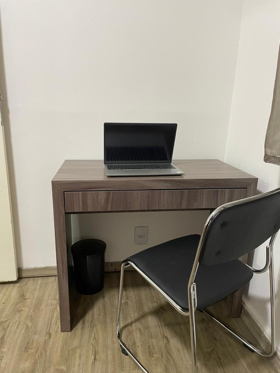 Quarto Individual com Lavabo Compartilhado